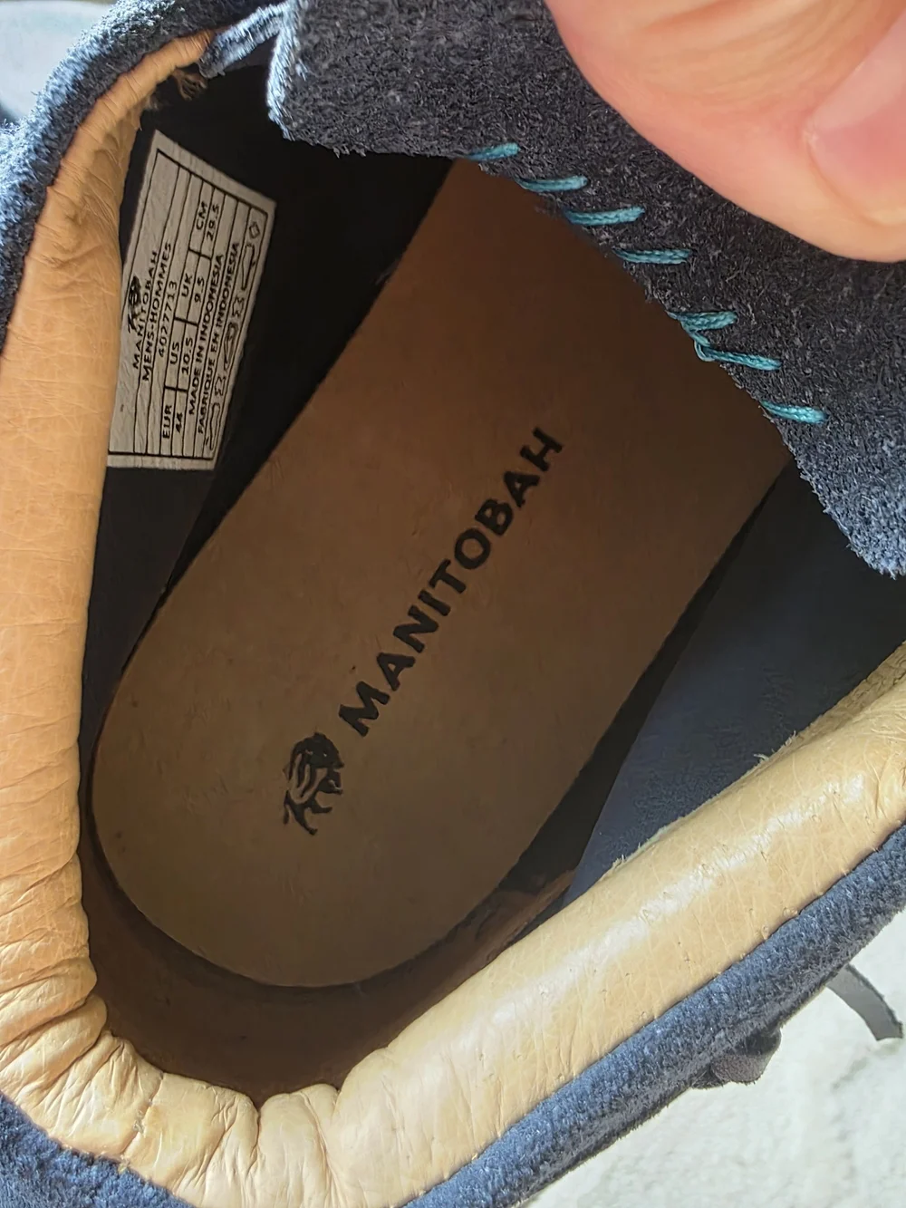 Manitobah Navy Suede Lace-Up Chukka Boots
